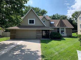 416 S 158th Cir, Omaha, NE 68118