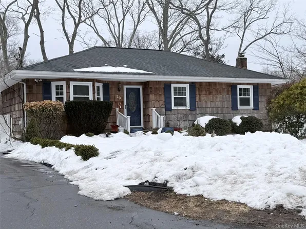 23 Gray Avenue, Medford, NY 11763