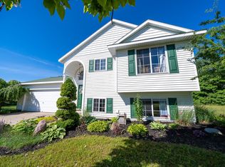 11224 White Ridge Ct, Greenville, MI 48838