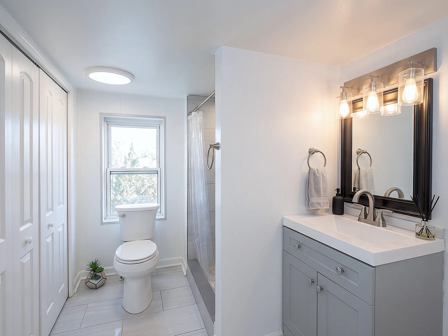 5 bed, 2.5 bath, 3000 sqft, $4,750 — Photo 3