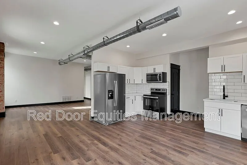 Building Photo - 532-A N Columbus St #A