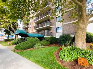 164 Galen St APT 83, Watertown, MA 02472