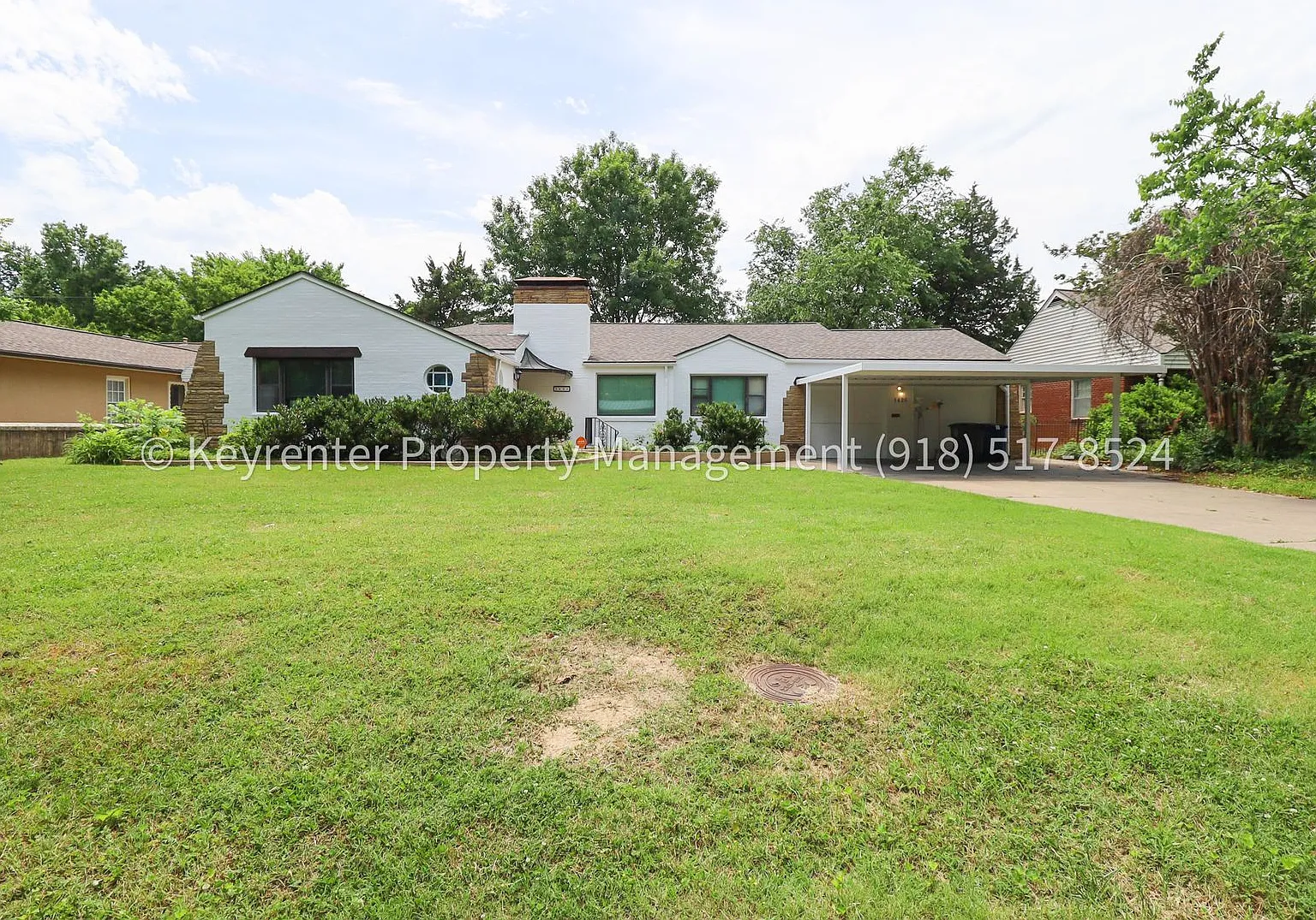 Beautifully Redone 3 Bedroom House! Available for Immediate Move in! — Photo 2