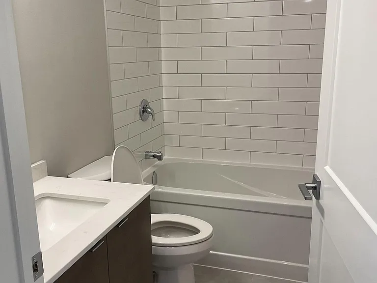 708 Woolwich St #219 — Photo 16