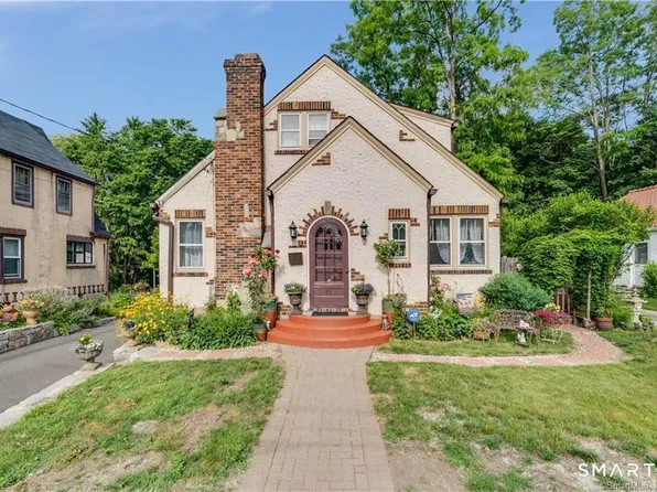 21 Elgin Ave, Bethel, CT 06801