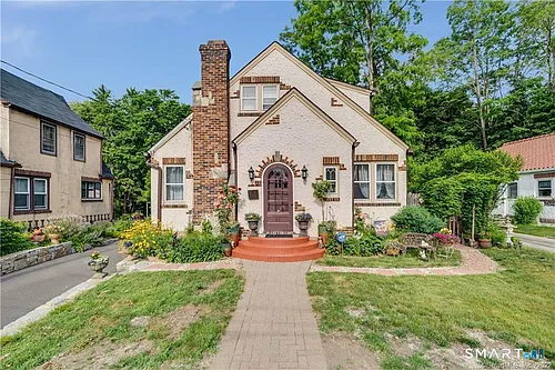 21 Elgin Ave Photo 1