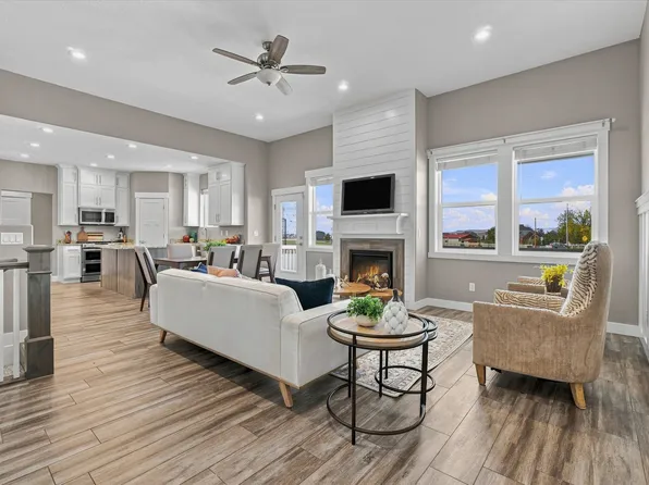 45 N Village Park Dr E, Layton, UT 84041