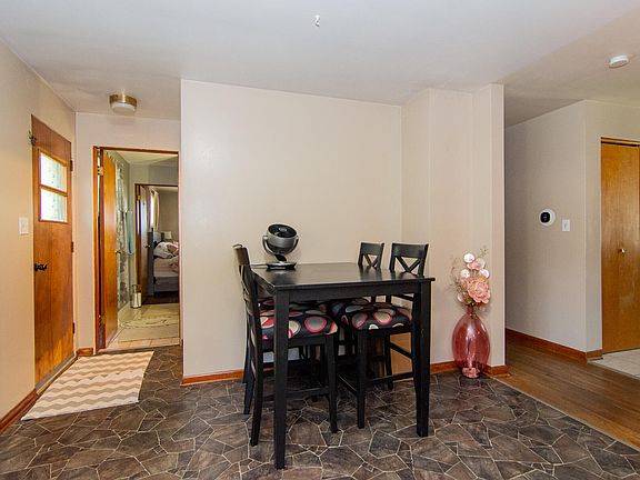 5th image of 108 W Dewey St