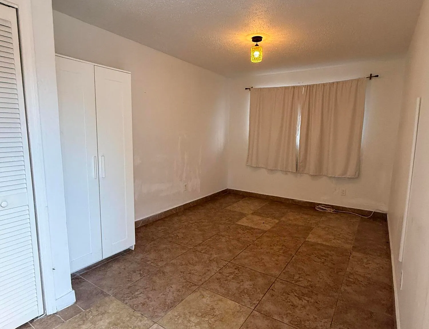 1 bed, 1.0 bath, 2213 sqft, $900 — Photo 3