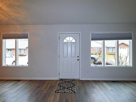 2nd image of 836 Hickory Hl