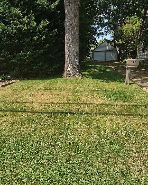 1st image of 571 Elm St
