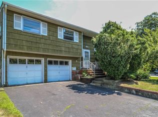 5 Laurie Pl, Iselin, NJ 08830