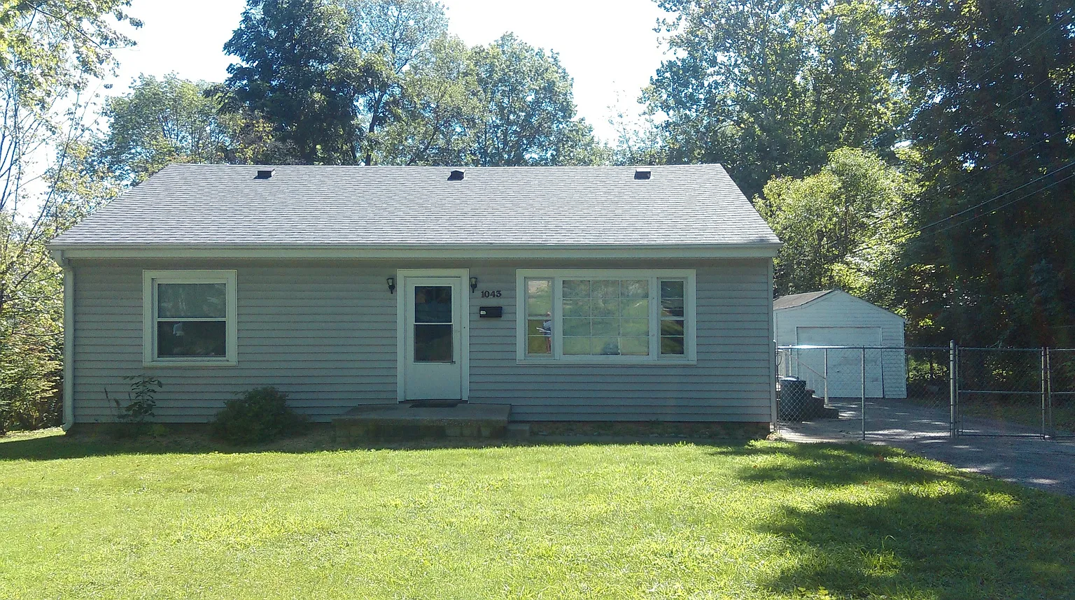 1043 S Mitchell St photo 1