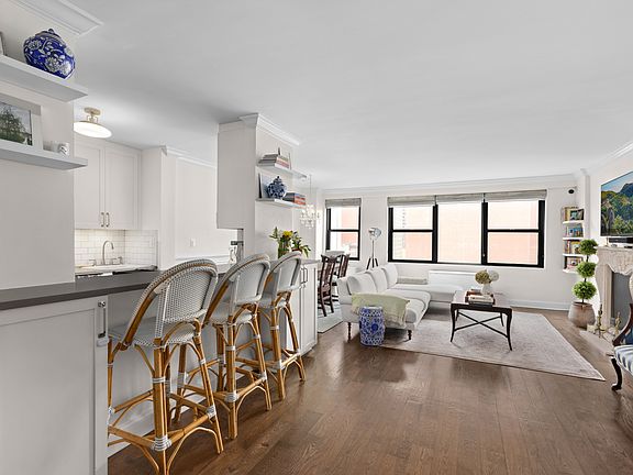 3rd image of 200 E 27th St APT 8F