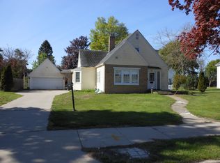 614 W 5th St, Shawano, WI 54166