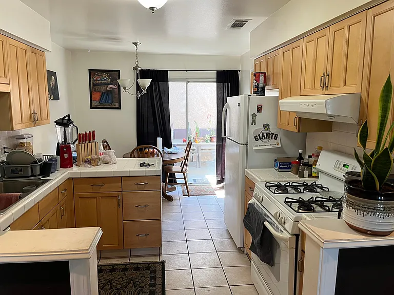 256 W Holland Ave #D — Photo 7