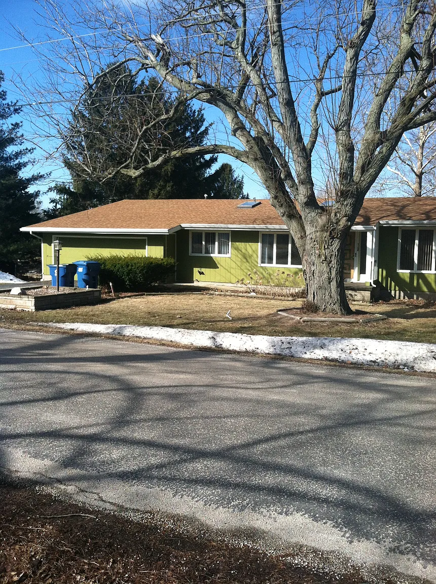 406 N Grove St photo 1