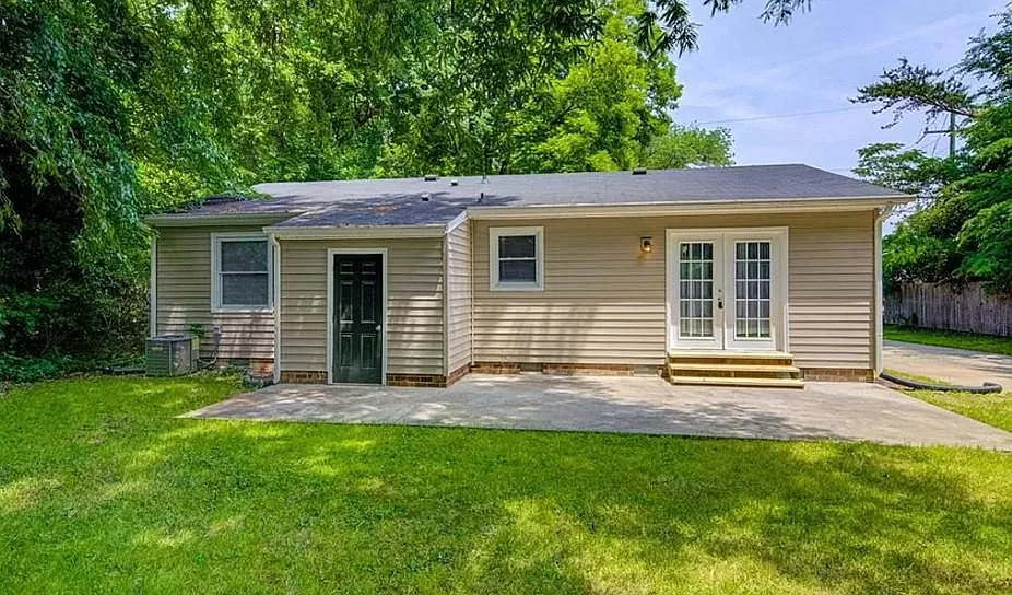 409 W Vandalia Rd — Photo 3