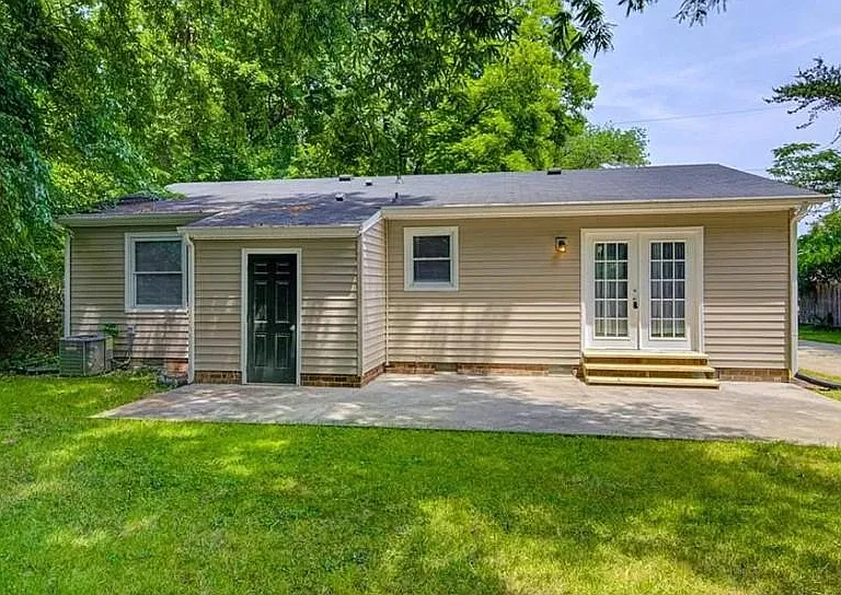409 W Vandalia Rd — Photo 25