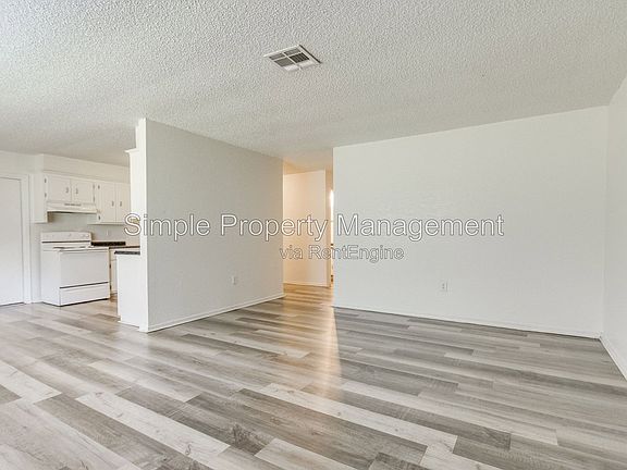 5th image of 14222 NE 4th St