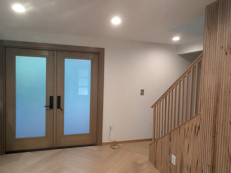 1932 NE Hogue Ct — Photo 3