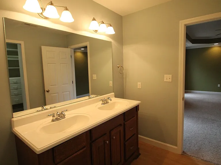 1830 Country Manor Ln — Photo 24
