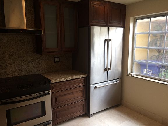 granite counter & backsplash