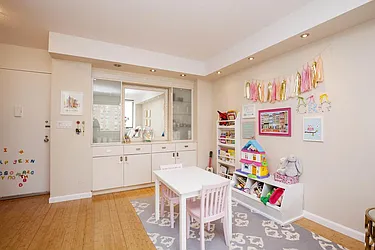 Rented by R New York