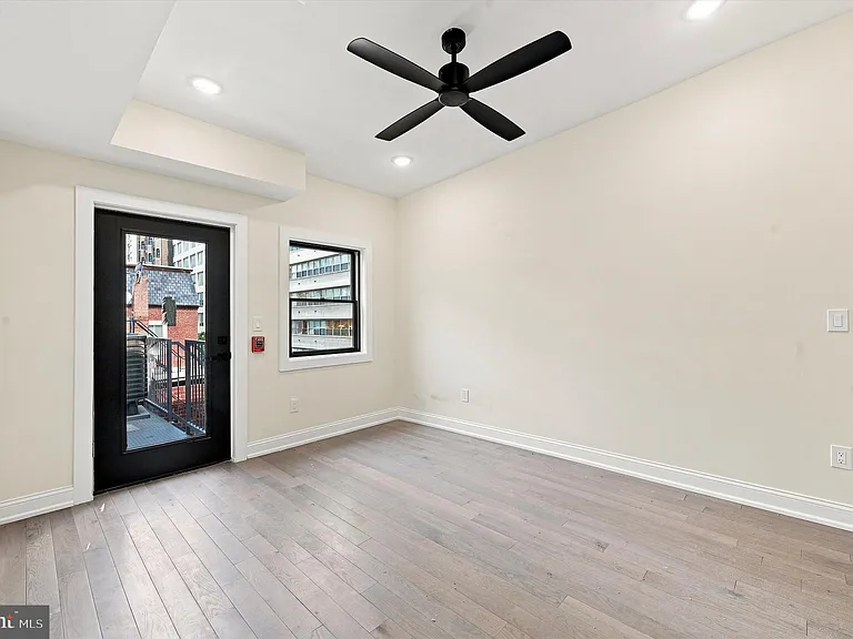 260 S 18th St #3 — Photo 8
