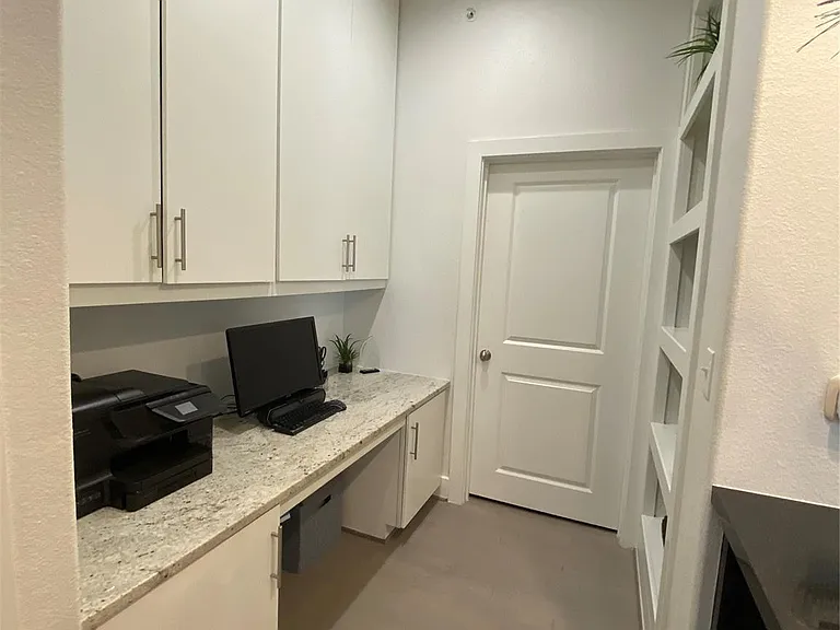 1901 Post Oak Blvd #3503 — Photo 8