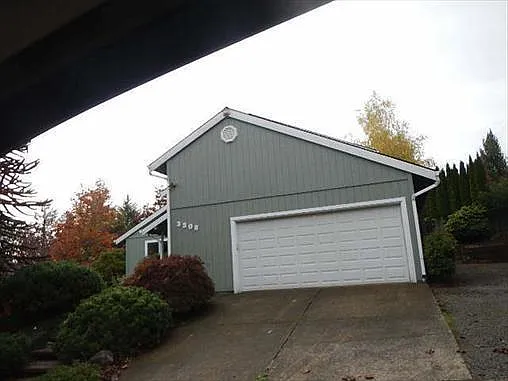 3308 Forest Gale Dr photo 1