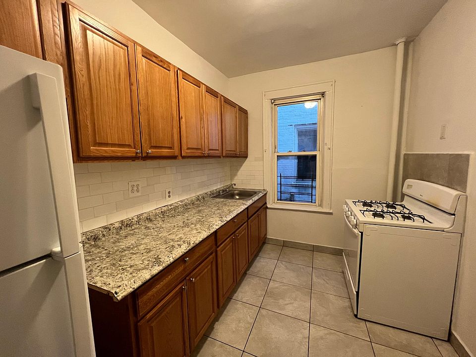 2nd image of 3513 Bruckner Blvd APT 1R