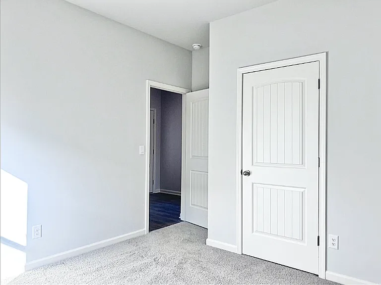 724 Edgemont Cir — Photo 14