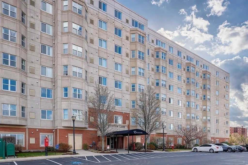 1 bed, 1.0 bath, 804 sqft, $2,400 — Photo 2