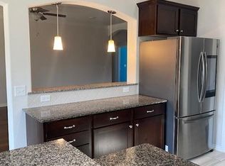 1011 Lakeview Dr, Centerton, AR 72719