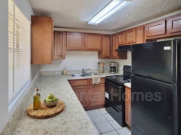 4th image of 7833 Eaton Ave