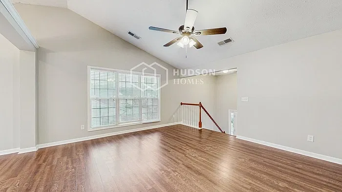 4 bed, 3.0 bath, 2348 sqft, $2,145 — Photo 4