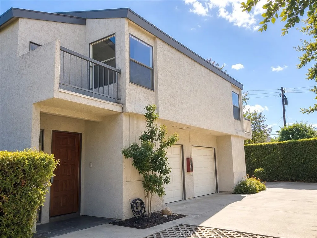 2 bed, 2.5 bath, 1576 sqft, $3,100 — Photo 1