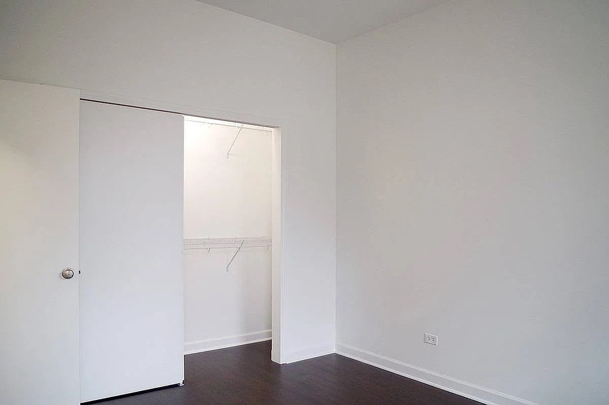 5507-5509 S. Hyde Park Boulevard — Photo 3