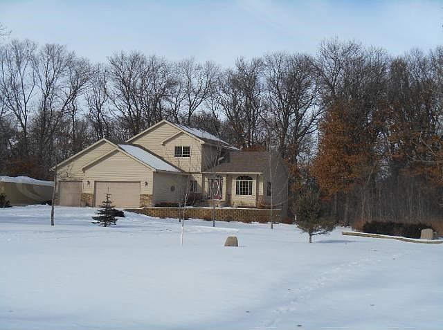 Front view of this fine home.