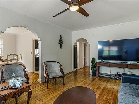5th image of 6402 Ellwell Crescent
