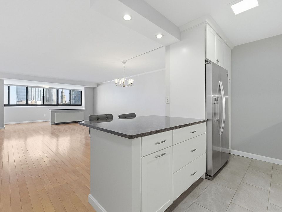 1st image of 9 Hawthorne Pl #J-11