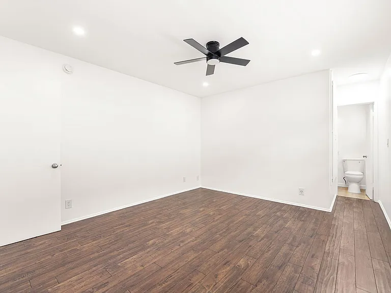 11618 Gorham Ave — Photo 17