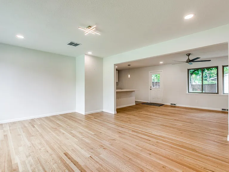 3517 Woodleigh Dr — Photo 5