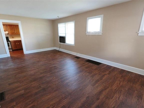 2nd image of 2451 Oakwood Ave