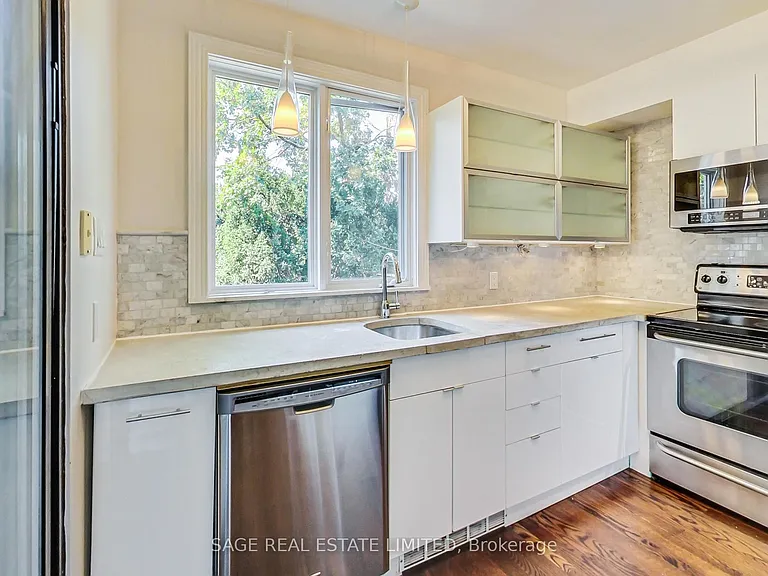 46 Alberta Ave — Photo 10