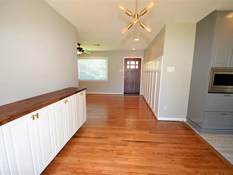 1906 Coulcrest Dr — Photo 7