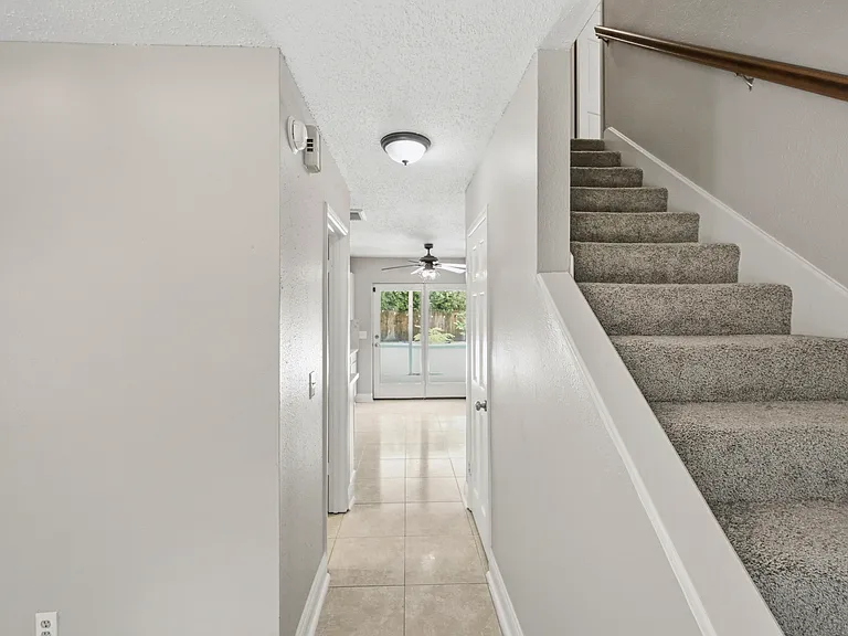 8130 Sunny Ridge Dr — Photo 4