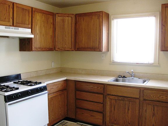 Plenty of storage in Kitchen