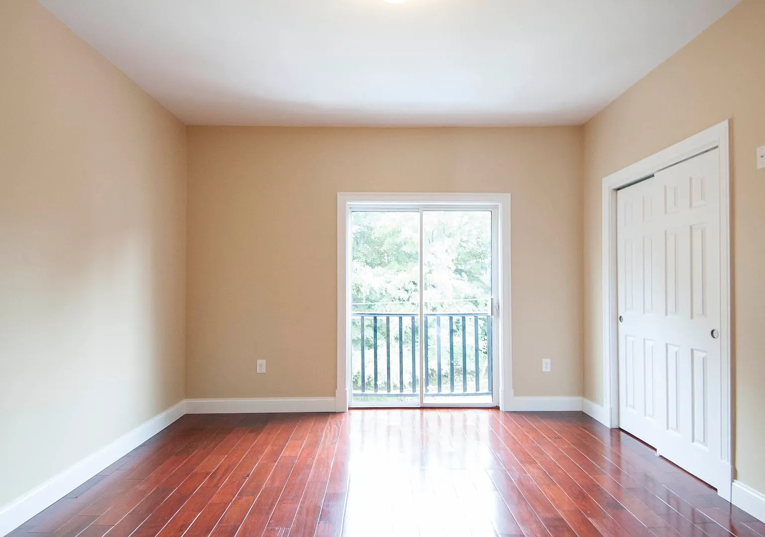 Charming 3 Bedroom — Photo 4